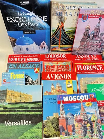 VOYAGE - GUIDE - GEOGRAPHIE 
MOSCOU, SAINT-PETERSBOURG,...
