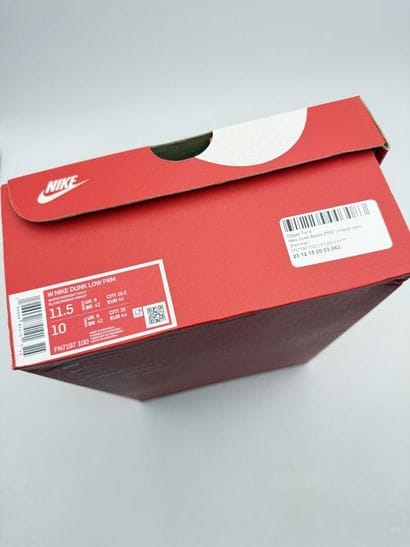 NIKE 
Pair of white and navy blue DUNK LOW...
