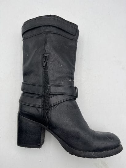 JESSICA SIMPSON. 
Pair of low-heeled women's...