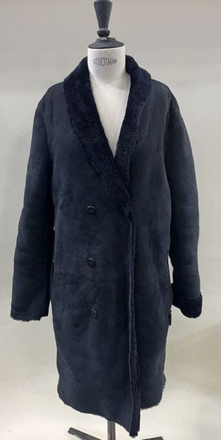 ARMANI COLLEZIONI.
A women's coat in black...