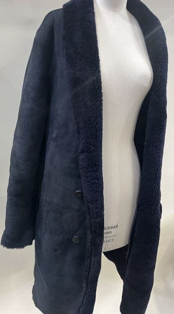 ARMANI COLLEZIONI.
A women's coat in black...