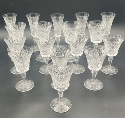 SAINT LOUIS CRYSTAL
VOLOGNE-style cut crystal...