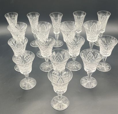 SAINT LOUIS CRYSTAL
VOLOGNE-style cut crystal...