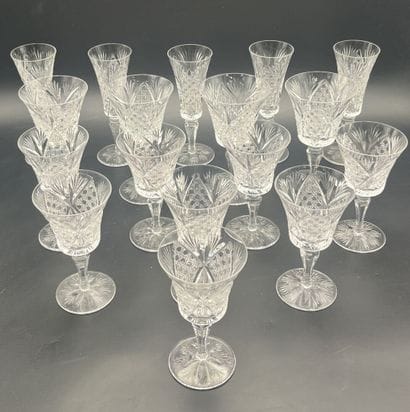 SAINT LOUIS CRYSTAL
VOLOGNE-style cut crystal...