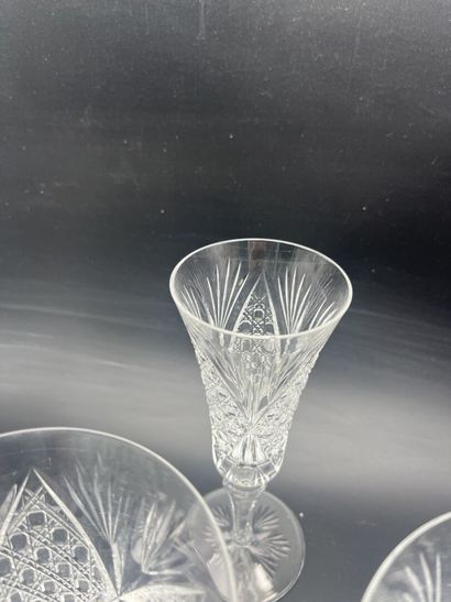 SAINT LOUIS CRYSTAL
VOLOGNE-style cut crystal...