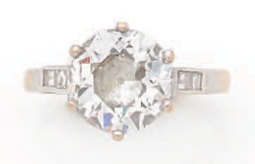Ring decorated with a brilliant old waist...