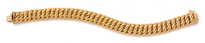 American mesh chain bracelet in yellow gold.
Weight:...