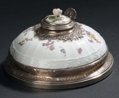 Circular inkwell in polychrome porcelain...
