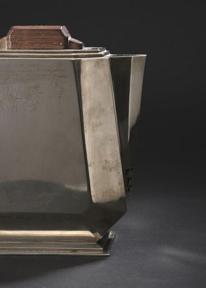 TRAVAIL ART DECO
Tea and coffee set in solid...