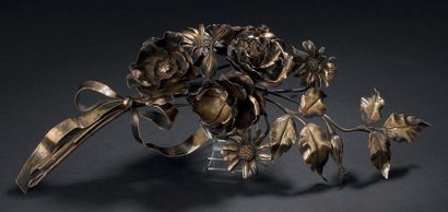 Bouquet of flowers held by a ribbon, silver.
Size:...