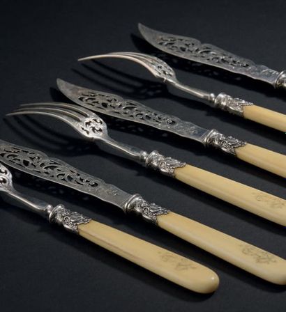 CARDEILHAC
9 fish cutlery, silver blades,...