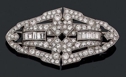 Double clip Art Deco brooch in platinum and...
