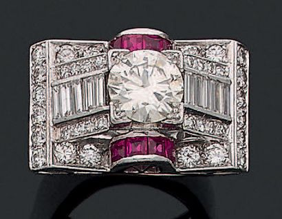 1940s style lady's ring with a main diamond...