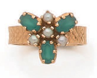 * Ring decorated with a triangular motif...