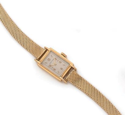 JAEGER-LECOULTRE
Ladies' watch in 18K yellow...