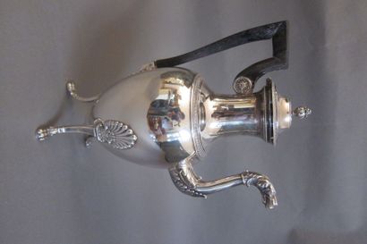 Cafetière tripode en argent de style Empire,...