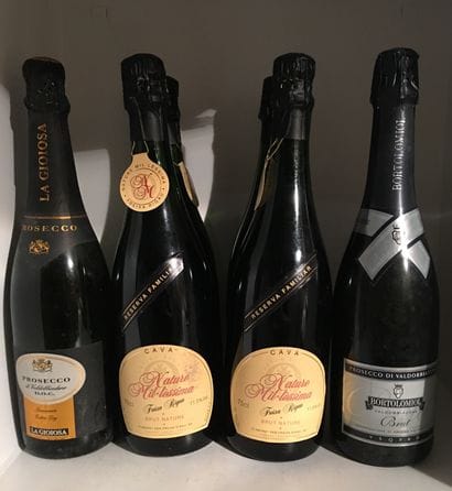 6 bouteilles de bulles étrangères dont 4...