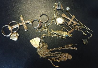 Lot de débris d'or (alliance, pendentifs,...