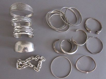 Ensemble de bracelets en argent étranger...