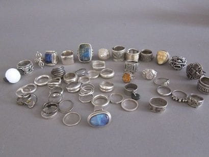 Fort lot bagues argent

Poids brut : 428...