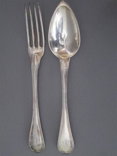 Douze couverts à entremêts en argent modèle...