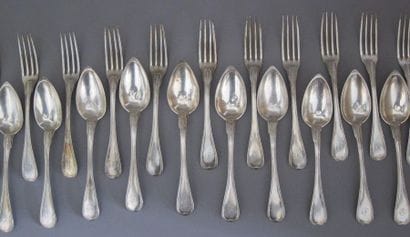 Douze couverts à entremêts en argent modèle...