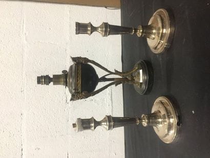 Paire de flambeaux, en bronze argenté, frise...
