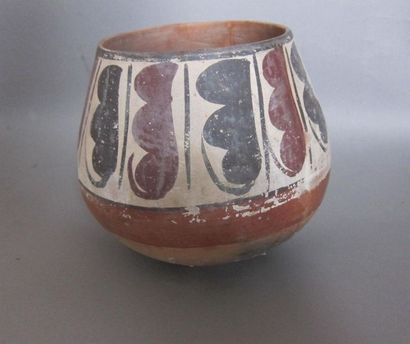 Archéologie :

- Coupe ronde en terre cuite...