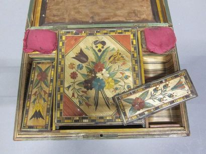 Coffret en marqueterie de paille le couvercle...