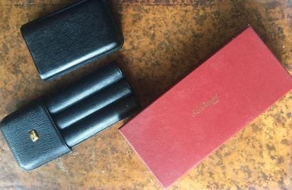 DUPONT

Etui à cigares en cuir grainé noir,...