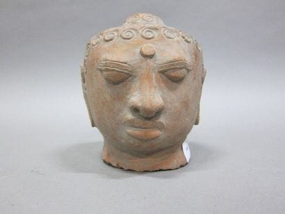 Tête de Bouddha en terre cuite

Thaïlande.

18...