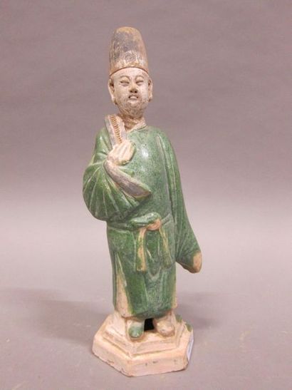 Statuette d'homme en terre cuite à couverte...
