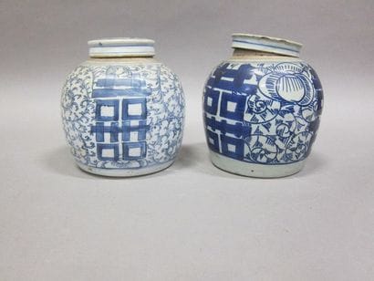 2 pots à gingembre en porcelaine à décor...