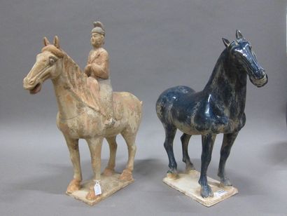 -Cheval, terre cuite vernissée bleue (h43...