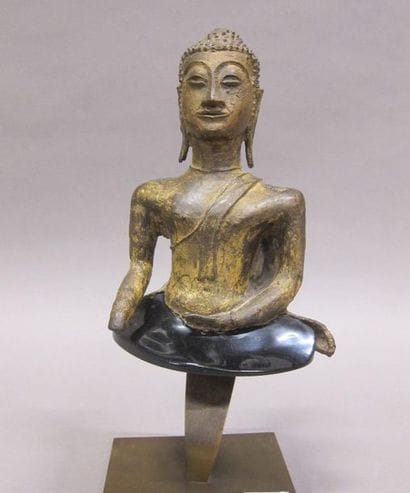 Bouddha en bronze

Thaïlande

23 x 14 cm