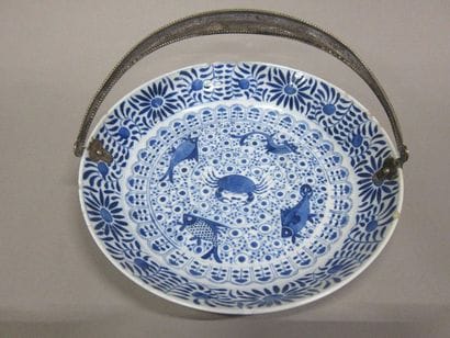 CHINE

Coupe en porcelaine à décor bleu et...
