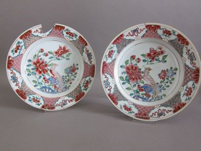 Deux assiettes en porcelaine à décor de faisans...