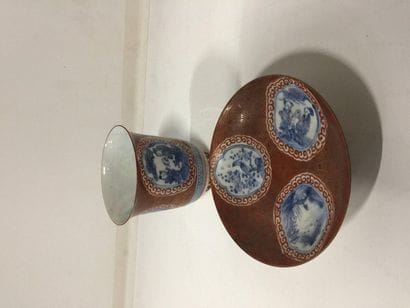 Sorbet et sous tasse en porcelaine rouge...