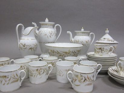 Service à thé et café en porcelaine de Paris...