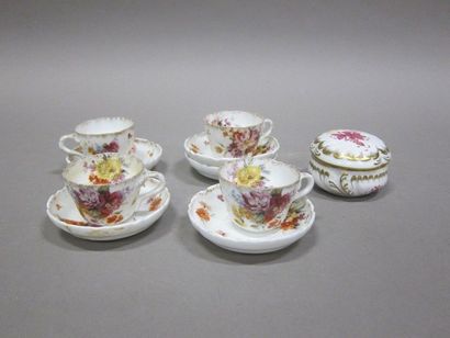 - Service à thé et à café, comprenant une...