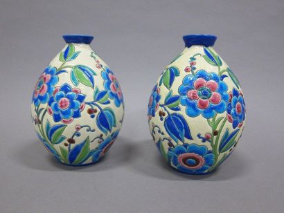 KERAMIS

Paire de vases de forme ovoide à...