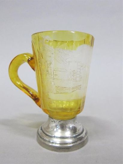 Verre de curiste en verre double jaune à...
