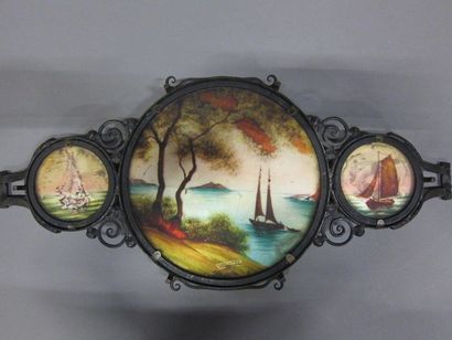 Deux plateaux à décor de paysages peints...