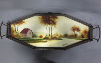 Deux plateaux à décor de paysages peints...