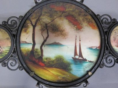 Deux plateaux à décor de paysages peints...