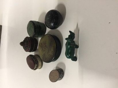 Lot de boîtes de toutes tailles et étuis...