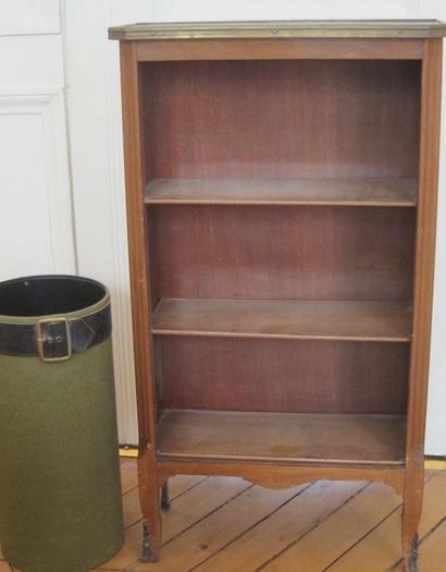 Bibus en bois teinté, Style Louis XVI.

86...