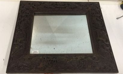 Miroir, le cadre en bois exotique sculpté...