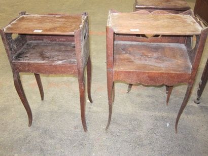 Deux tables de chevet.
