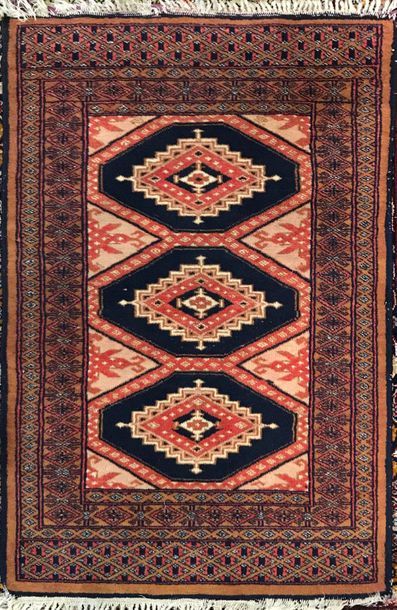 Quatre tapis en laine

(le plus grand 162...